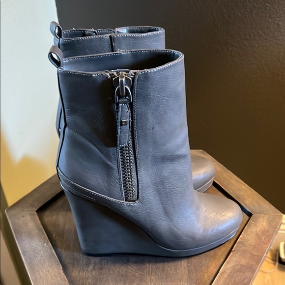 🛑 1 hour sale. Nine West, Size 7, Women's Gray Wedge Ankle Boots - Picture 5 of 9